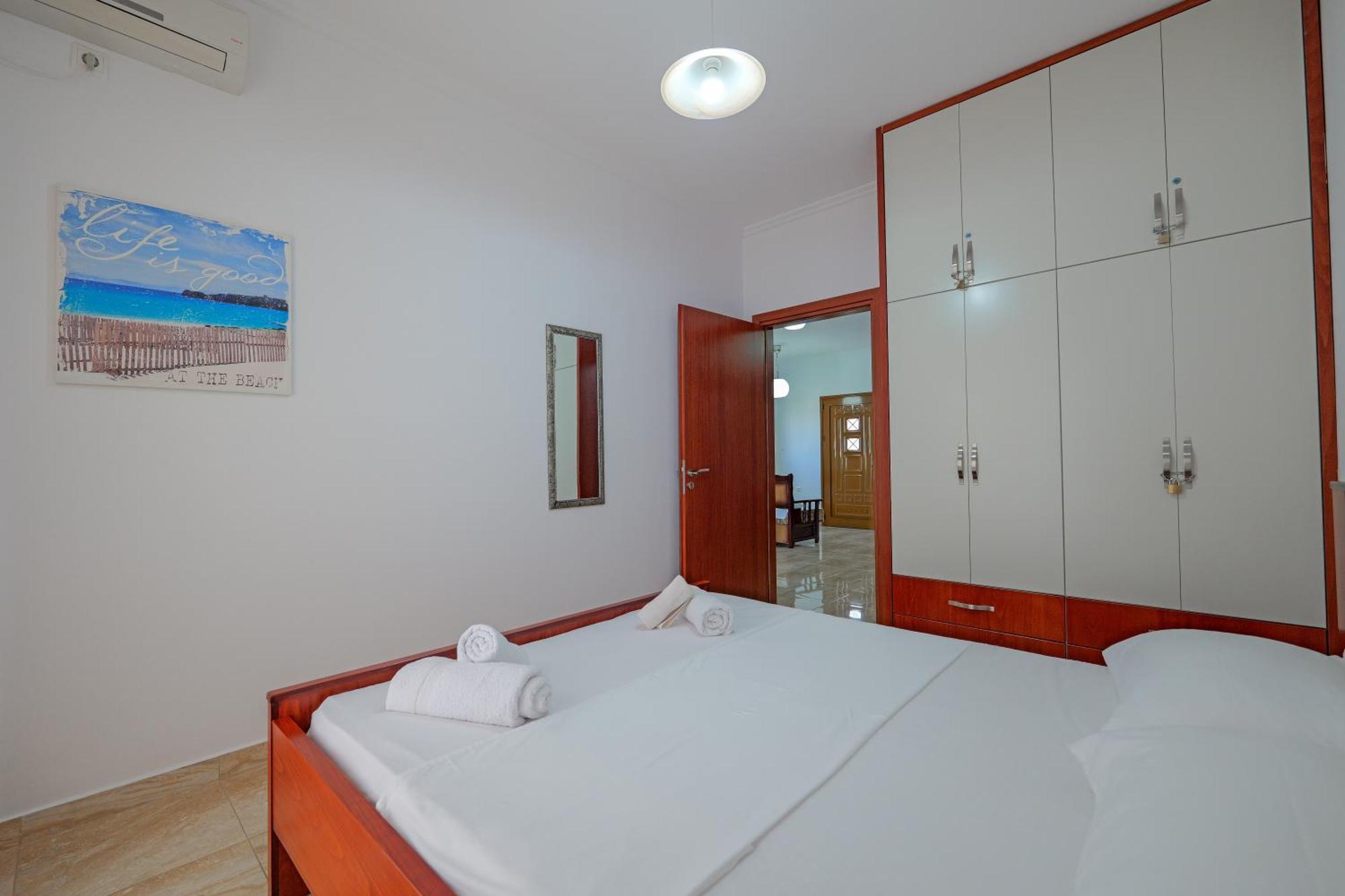 Guesthouse Moonlight Downtown Ксамил Экстерьер фото