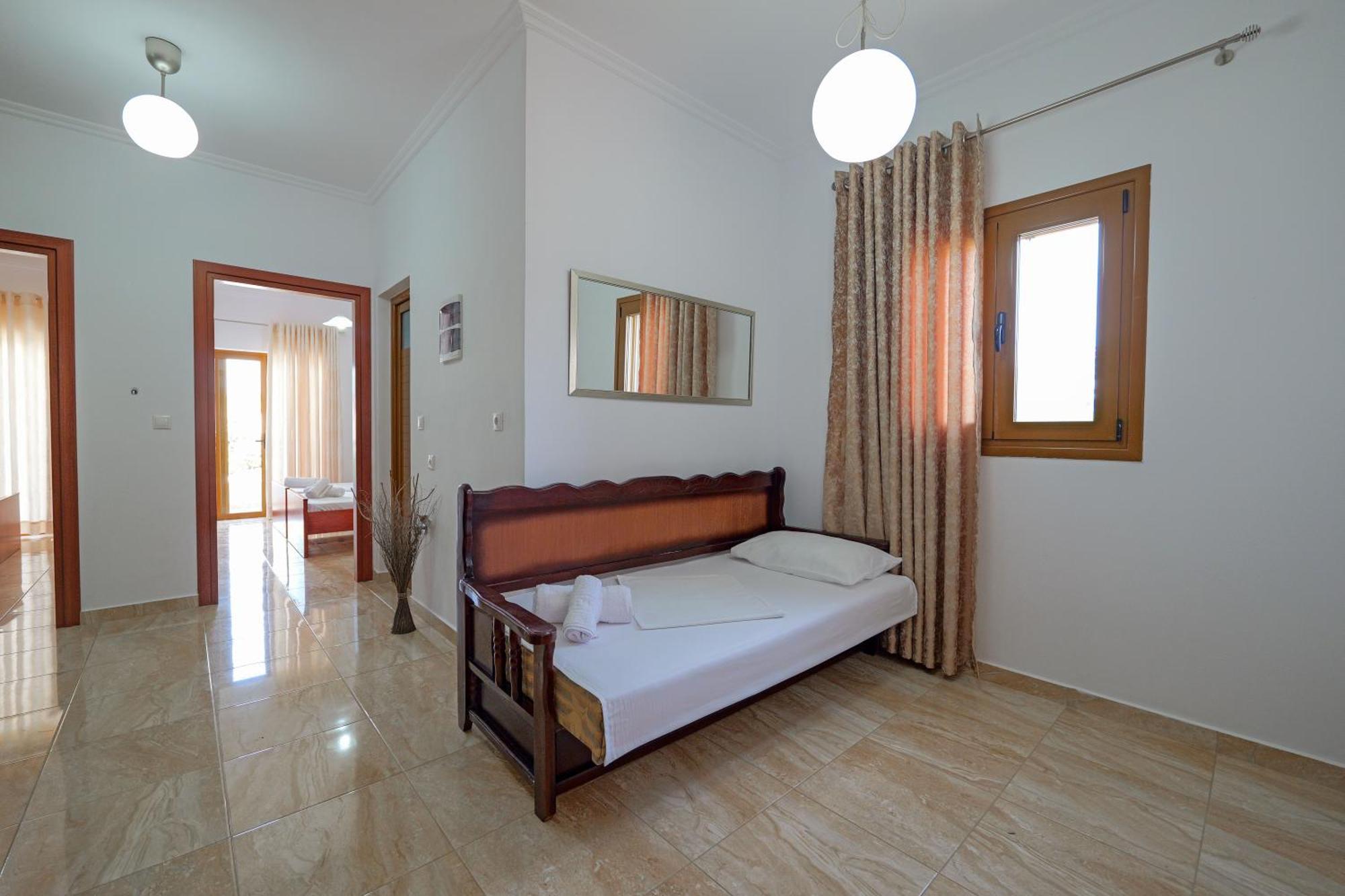 Guesthouse Moonlight Downtown Ксамил Экстерьер фото