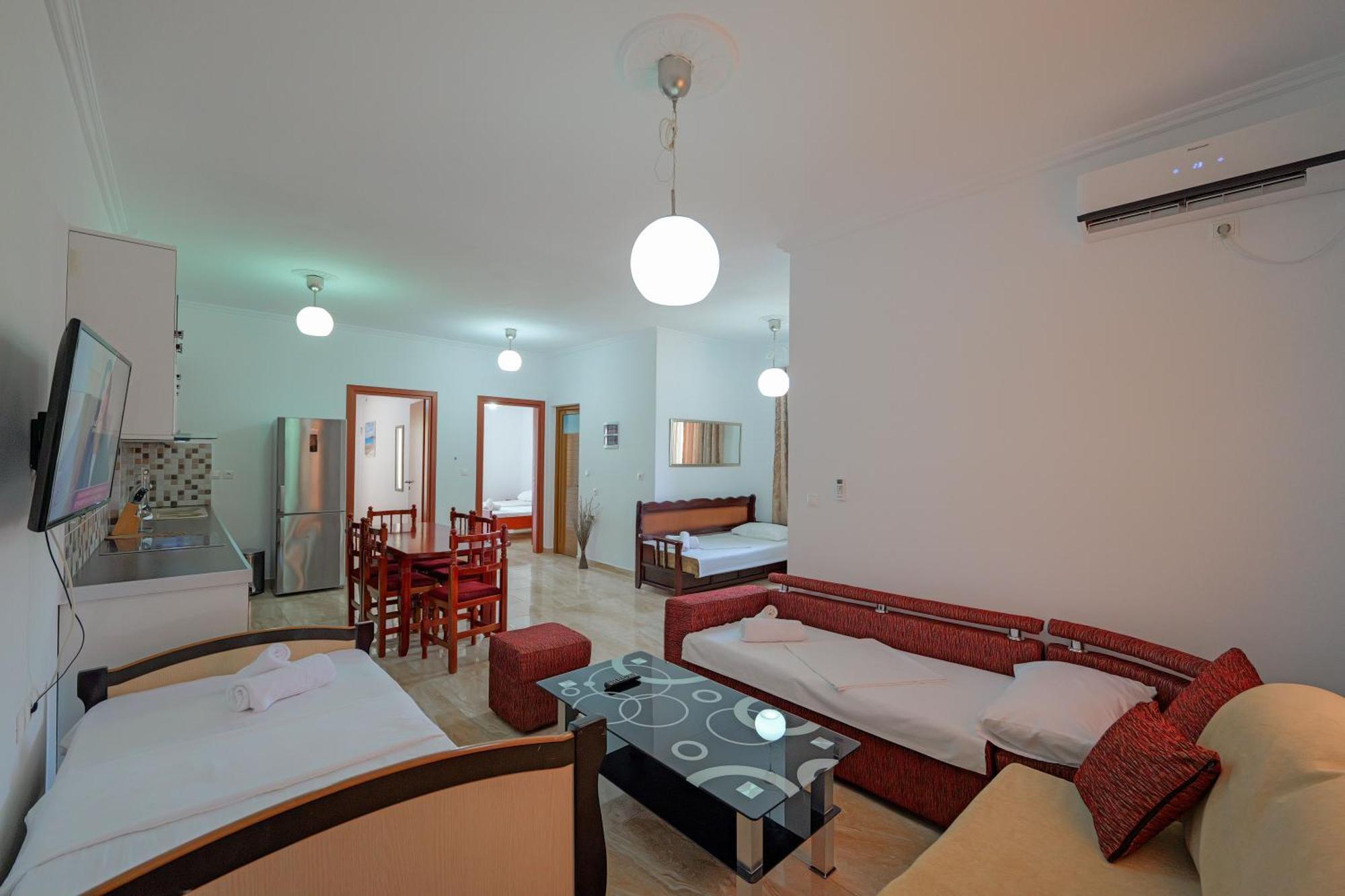 Guesthouse Moonlight Downtown Ксамил Экстерьер фото