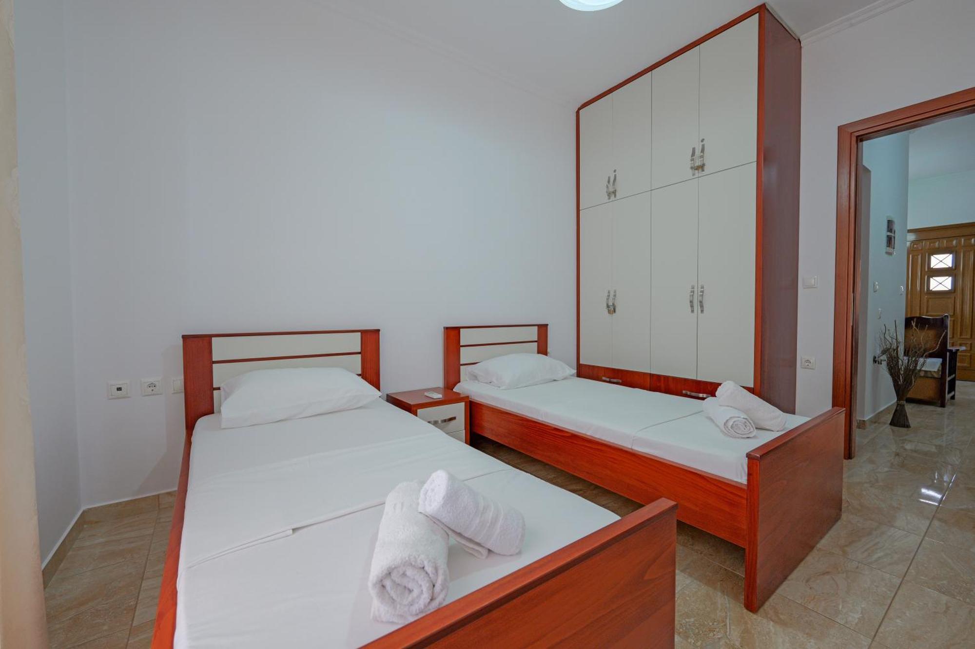 Guesthouse Moonlight Downtown Ксамил Экстерьер фото