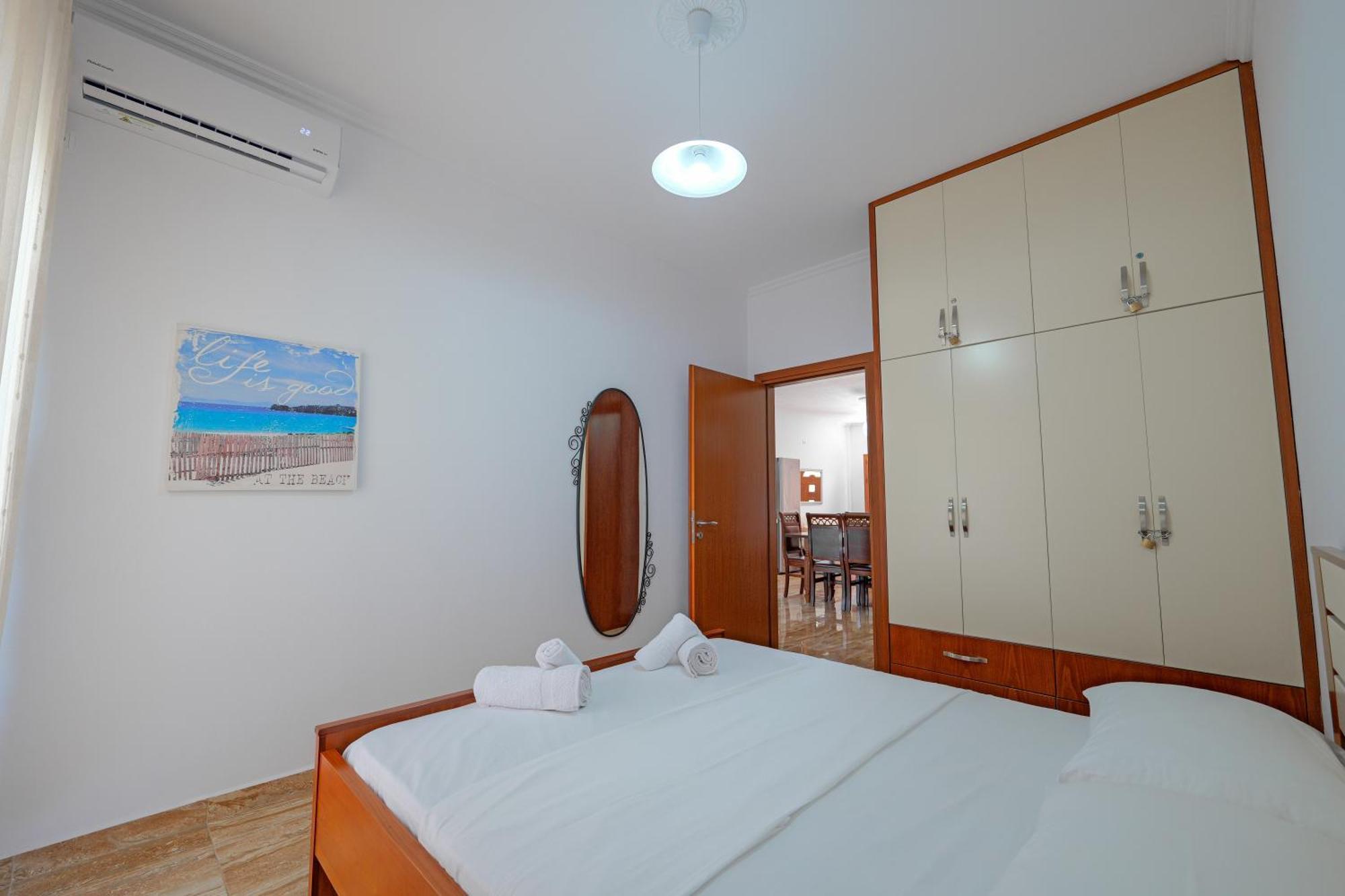 Guesthouse Moonlight Downtown Ксамил Экстерьер фото