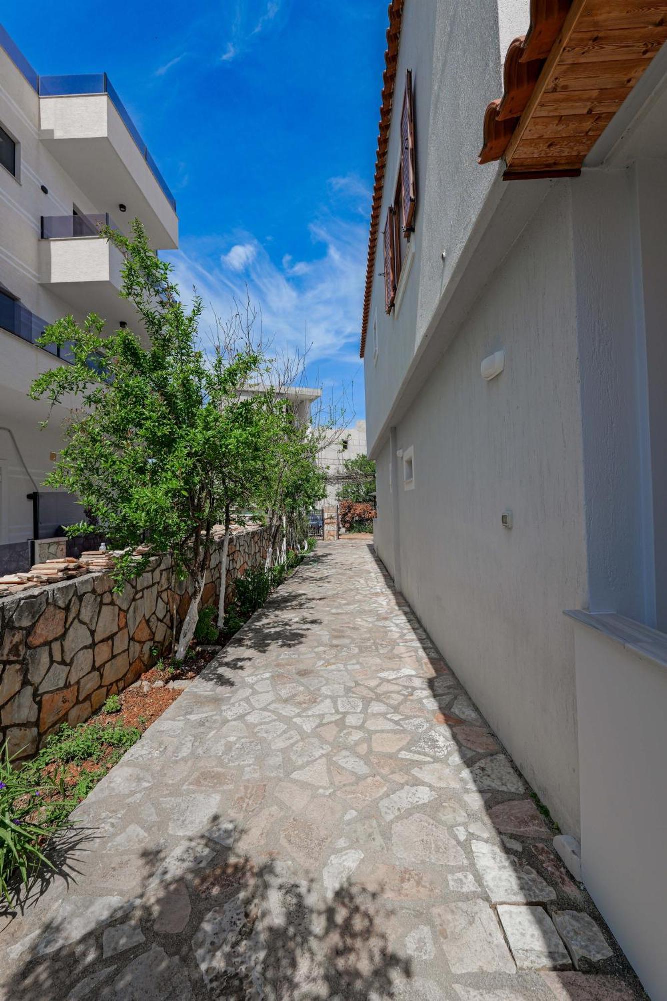 Guesthouse Moonlight Downtown Ксамил Экстерьер фото