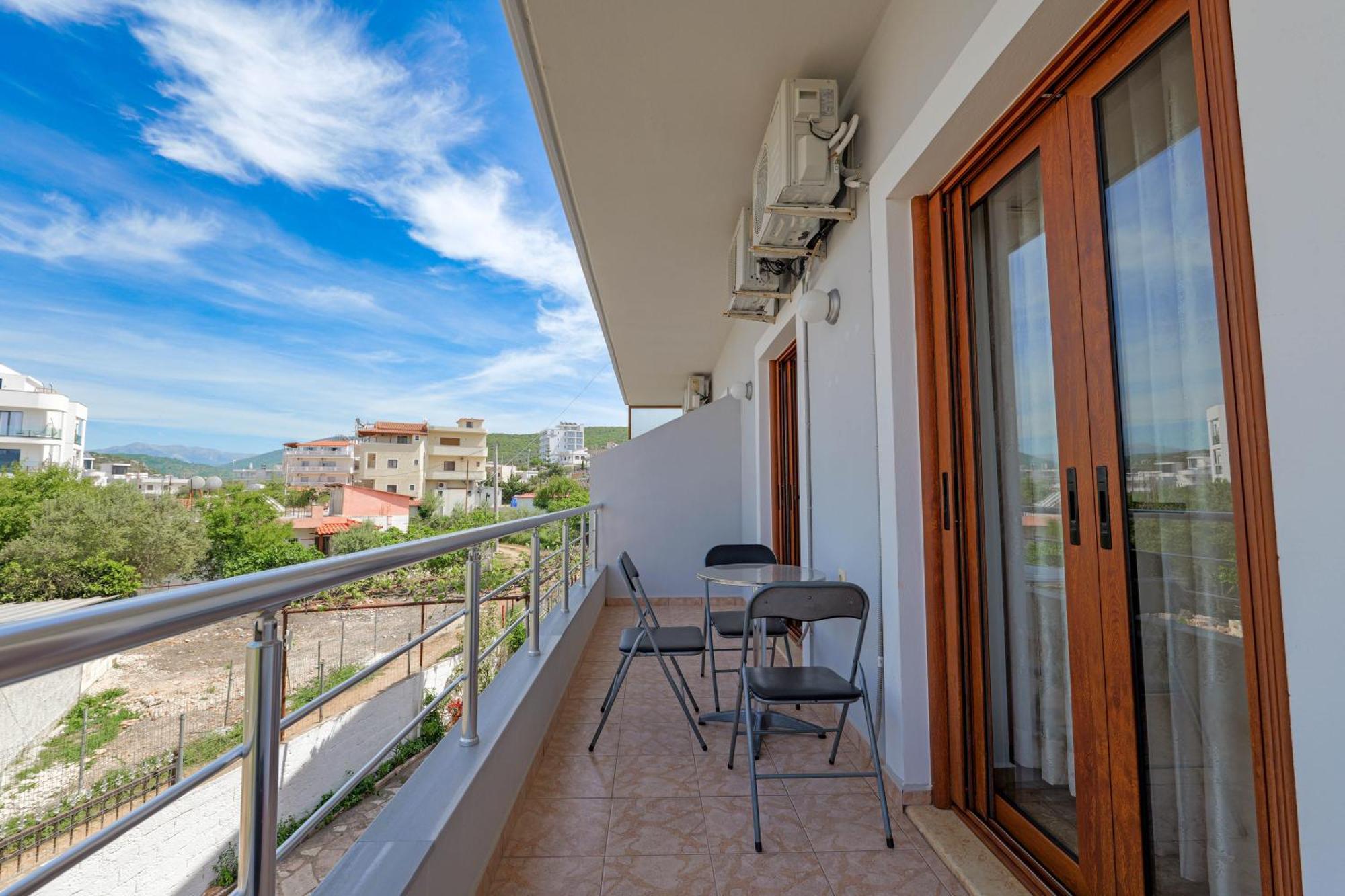 Guesthouse Moonlight Downtown Ксамил Экстерьер фото