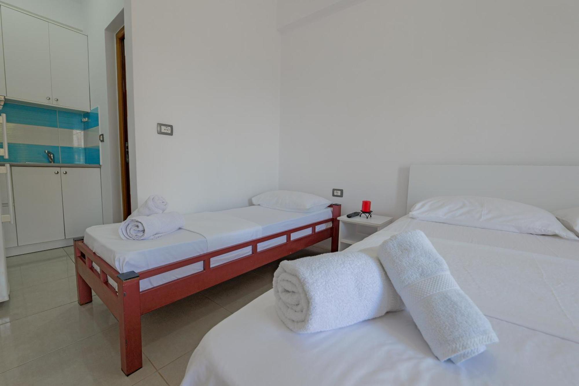 Guesthouse Moonlight Downtown Ксамил Экстерьер фото