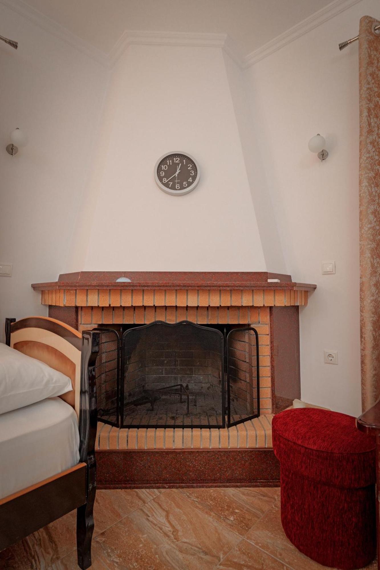 Guesthouse Moonlight Downtown Ксамил Экстерьер фото
